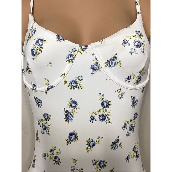 New. AQUA low cut floral swimsuit. Retails $98 Medium - Picture 7 of 10